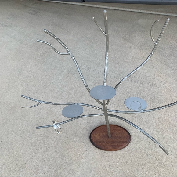 Jewelry Tree to Hold Bracelets and Necklaces on Branches and Enjoy Their Beauty - Picture 1 of 8